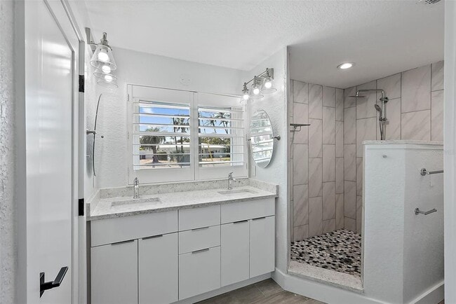 Building Photo - 3755 Belle Vista Dr E