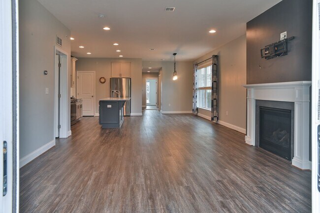 Building Photo - Beautiful Townhome in Arcona Community