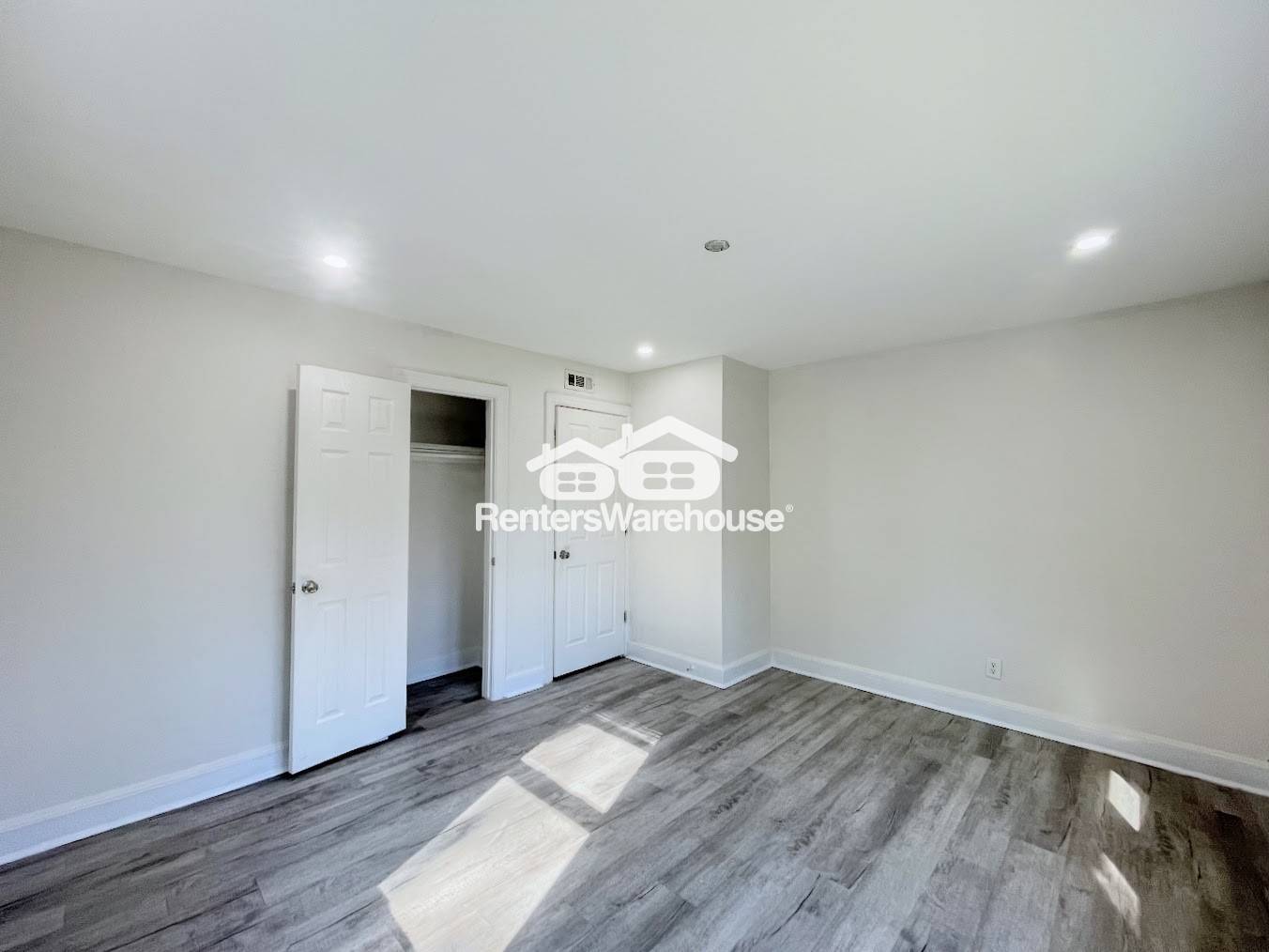 Building Photo - 1375 W Ocean View Ave