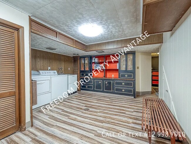 Building Photo - 228 Lavina Ave