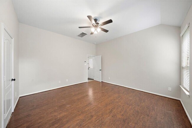Building Photo - 119 Red Eagle Ct
