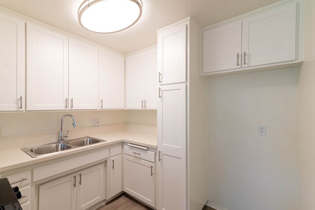 Building Photo - Fully Renovated Apartments- Riverside, CA