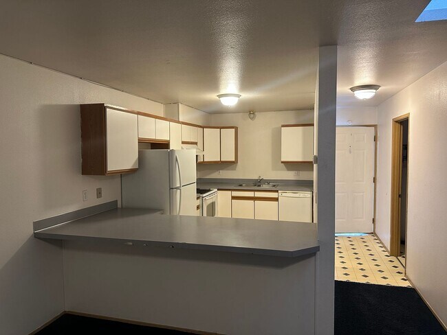 Building Photo - 296 Sussex Ave W