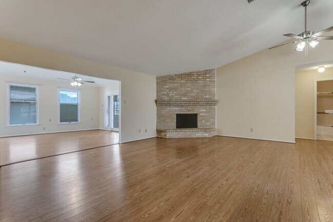 Building Photo - Charming 3-bedroom, 2 bath home in desirab...