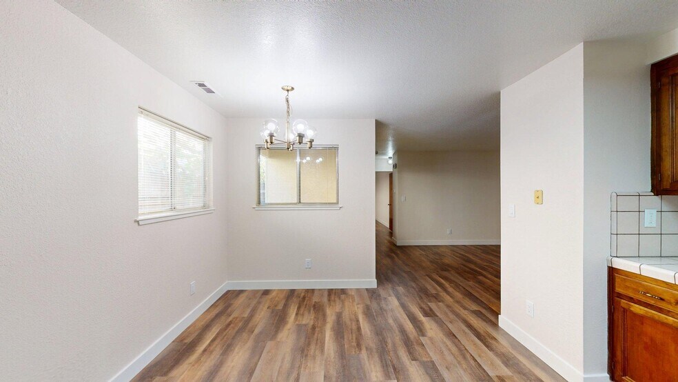 Building Photo - 173 Wayside Dr