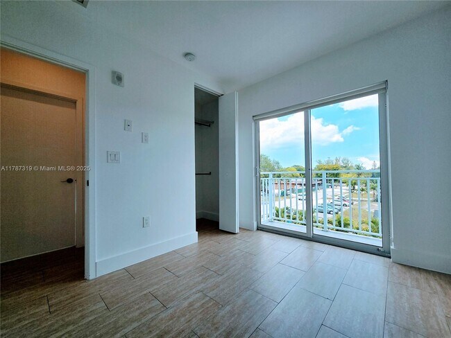 Building Photo - 6336 SW 27th St