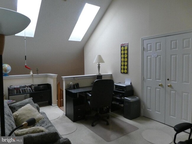 Building Photo - 409 Talon Ct