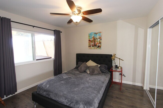 Building Photo - 4 Bedroom 2 Bathroom Home  - Move in special