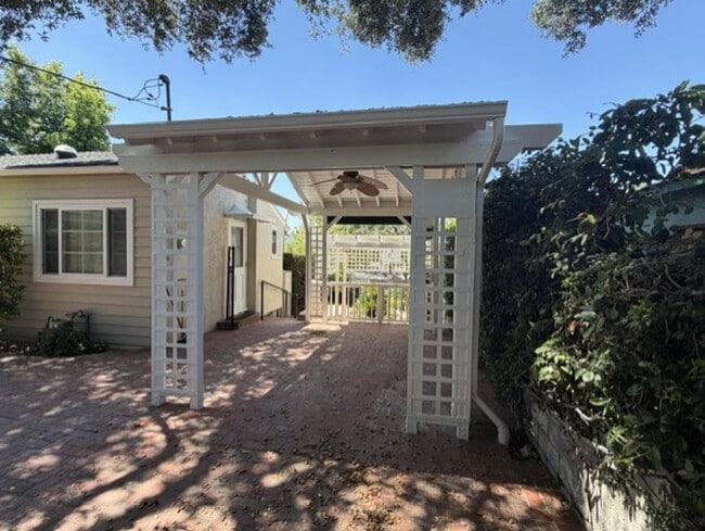 Building Photo - Spacious & Charming 3 Bedroom and a Den Home with Beautiful Updates