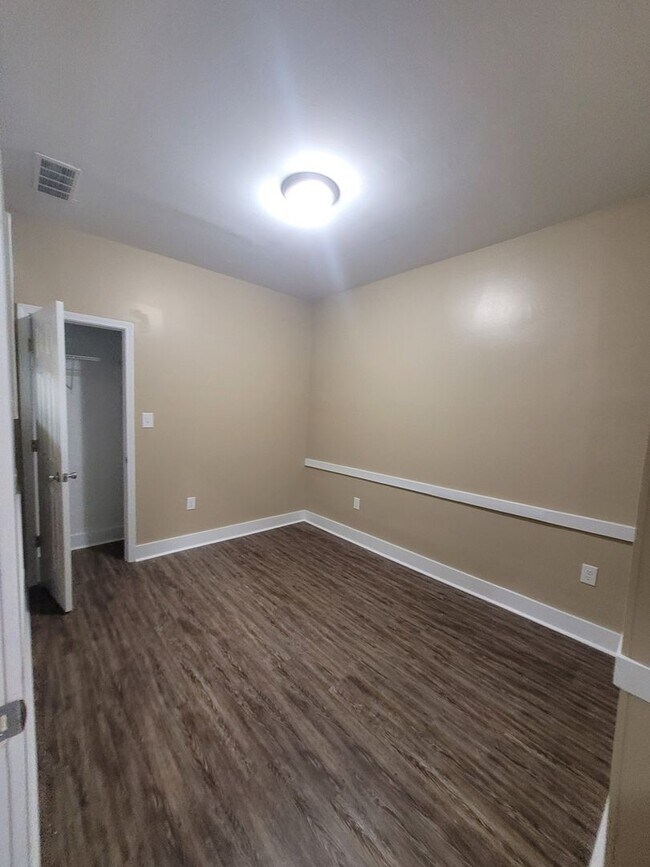 Building Photo - Now Leasing -Madison Co-Comer, GA-2 Bedroom 1.5 Bathroom Apartment in Historic Downtown Comer, GA...