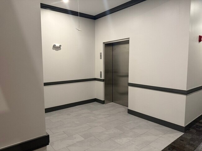 Building Photo - 251 Sladen St