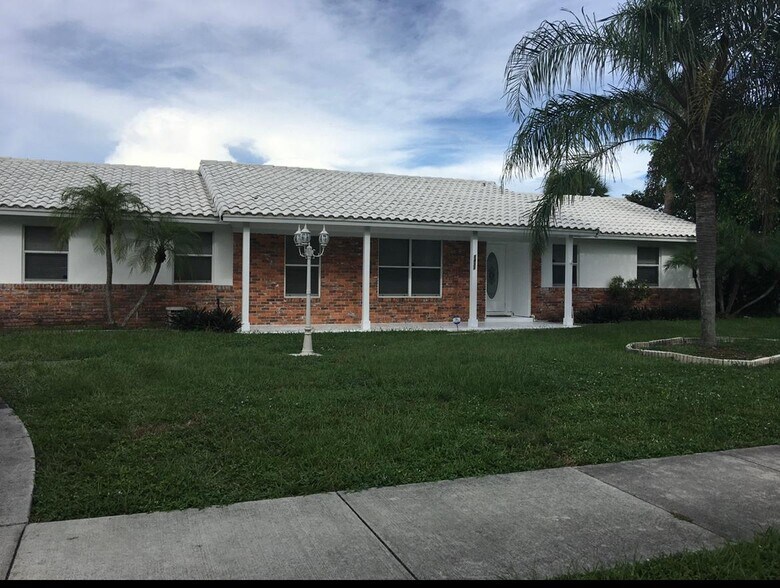Front - 1431 Flagler Blvd