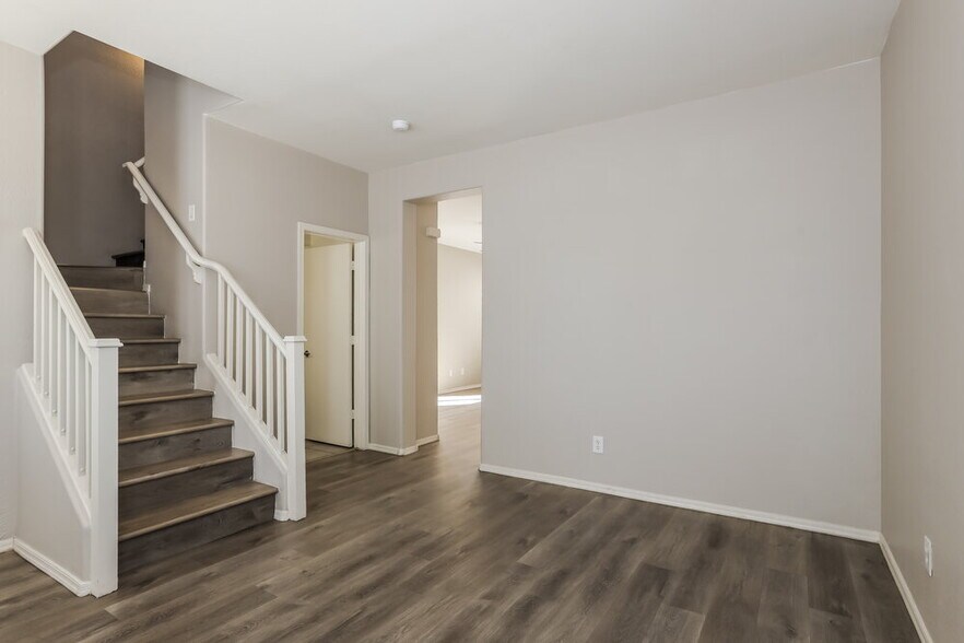 Building Photo - 5208 W Warner St