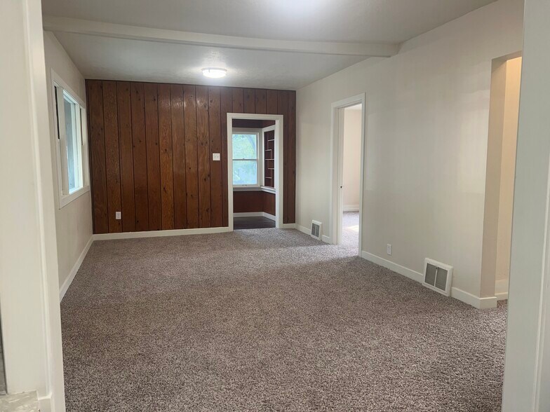 Building Photo - 1819 W Horne Ave