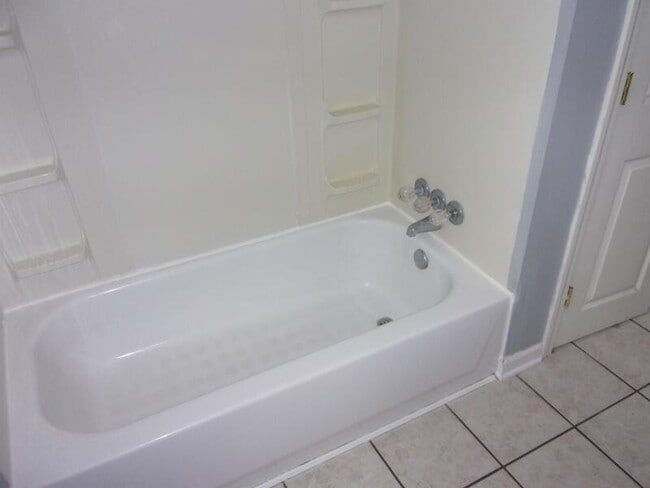 Building Photo - 1536 Briarwood Cir