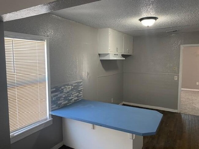 Building Photo - Great rental now available near Texas Tech University and UMC.