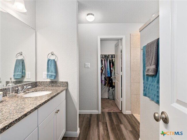 Building Photo - 597 Summersweet Rd