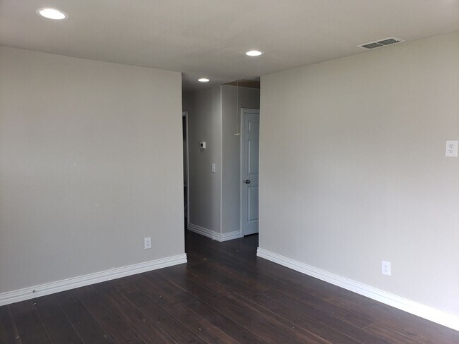 Building Photo - Home for rent