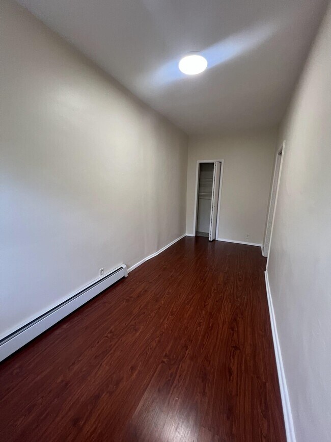 Building Photo - 123 Collard St