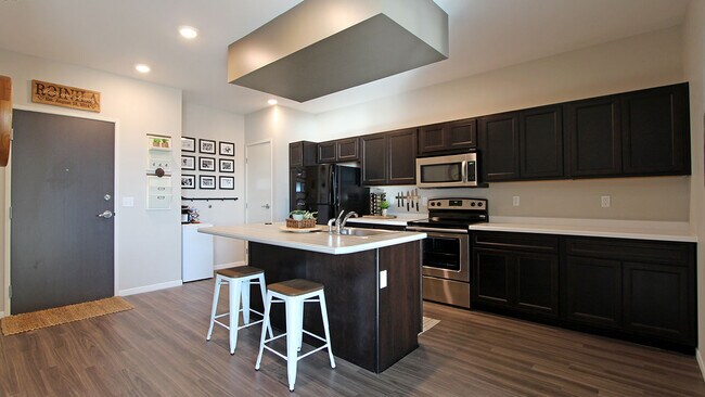 Primary Photo - 4000 Gardenview Dr