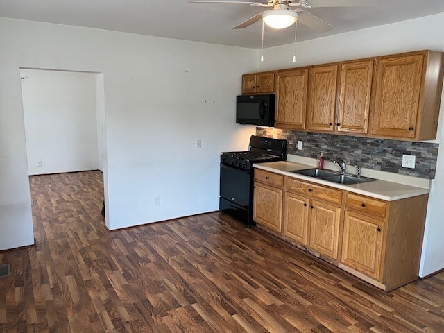 Kitchen to Living room - 4225 W Southport Rd