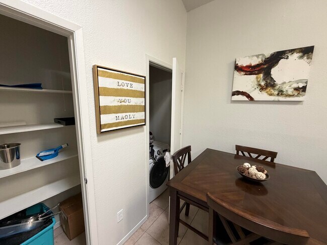 Building Photo - 136 N Troy Ave