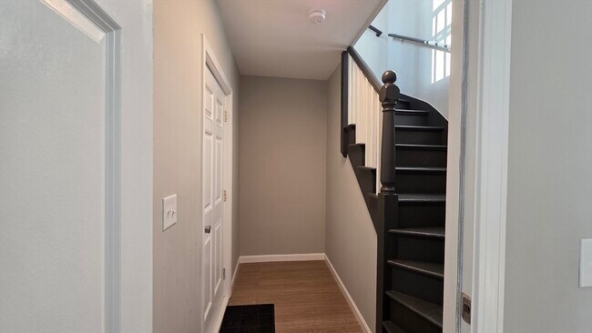 Building Photo - 31 Hicks St