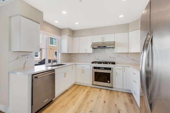 Building Photo - 4579 Mangrove Dr