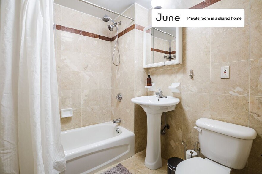 Building Photo - Room in Shared 5 bed/2 bath home in East Village