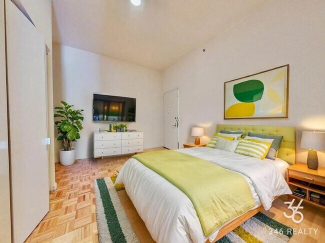 Building Photo - Washington Street