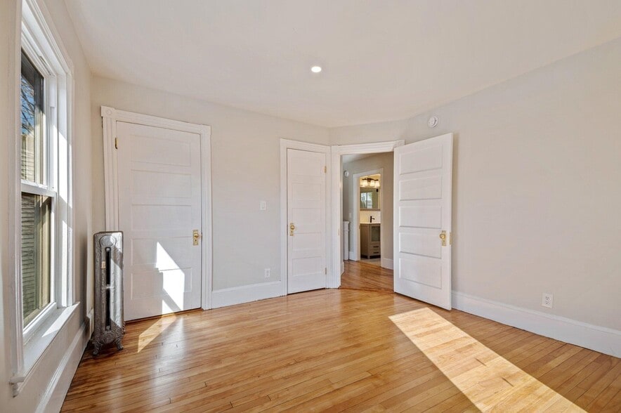 Building Photo - 29A Pine St