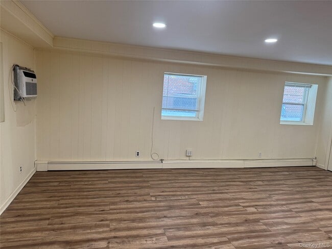 Building Photo - 1393 Pelham Pkwy N