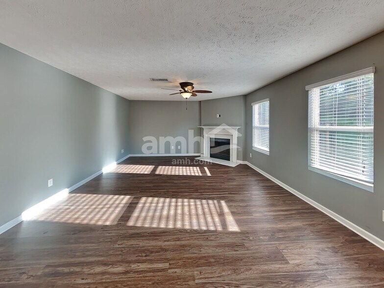 Building Photo - 1010 Harmony Ln