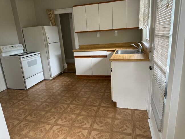 Building Photo - 31 Revere Rd