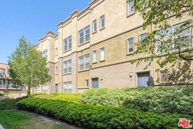 Building Photo - 1133 Jewett Dr