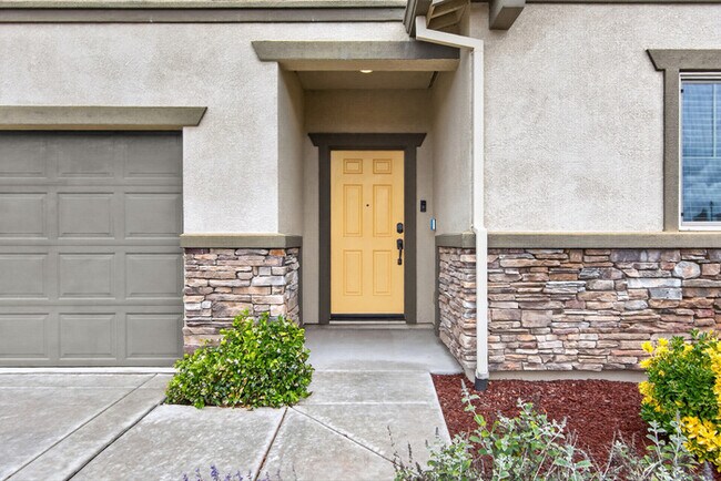 Building Photo - Gorgeous West Roseville Solar Home