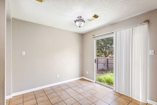 Building Photo - 2 Bedroom/ 1 Bath Bridgewood Subdivision