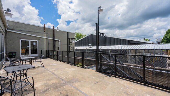 Building Photo - The Altamont