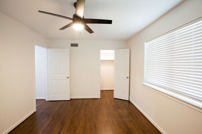 Building Photo - 10140 Shadyview Dr