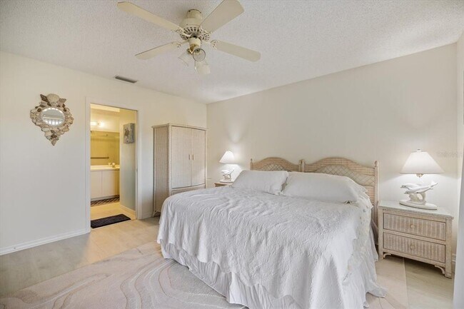 Building Photo - 880 Bird Bay Dr W