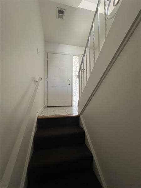 Building Photo - 332 Hailman St