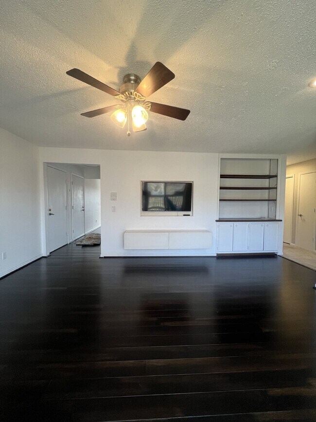 Building Photo - 9309 Sandler Dr