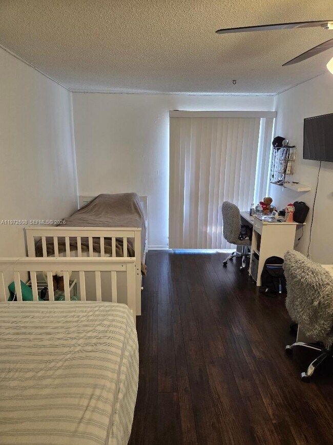 Building Photo - 4916 Sheridan St