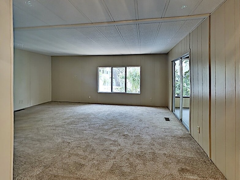 Building Photo - 532 W Plantation Blvd