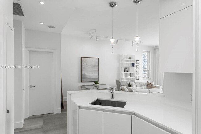 Building Photo - 888 Brickell Key Dr