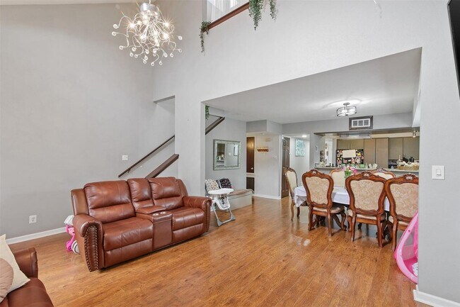 Building Photo - 1114 Augusta Dr