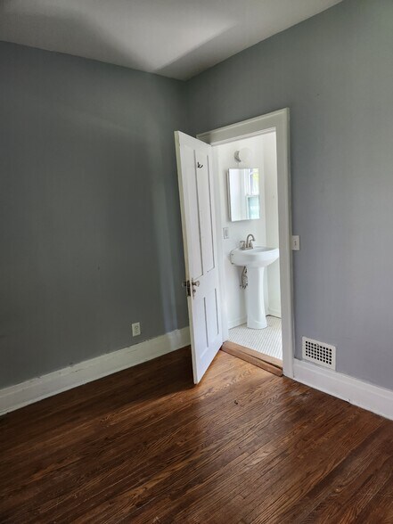 Building Photo - 45 Park St