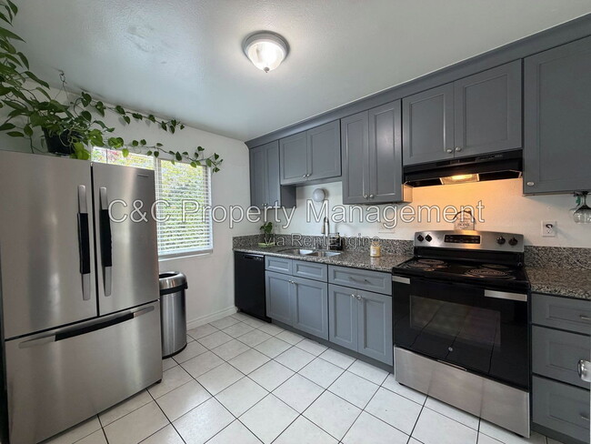 Building Photo - 7099 Russan Ln