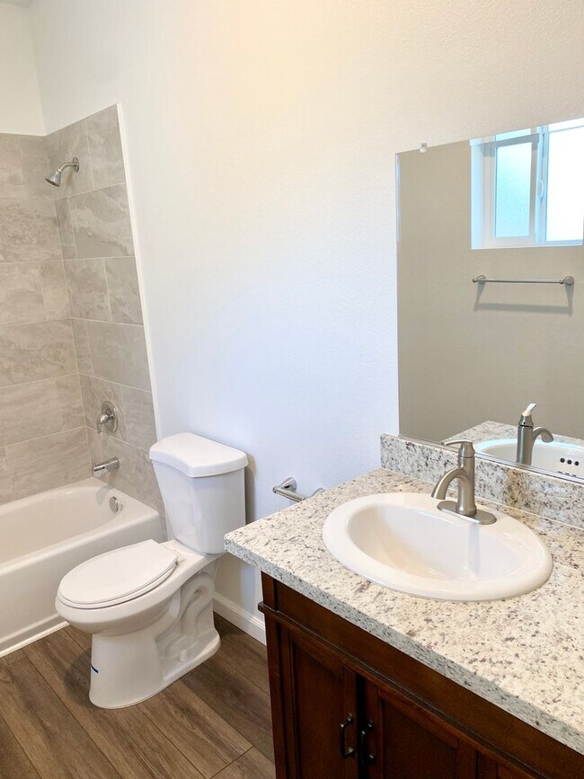 Building Photo - 1326 S Santa Fe St