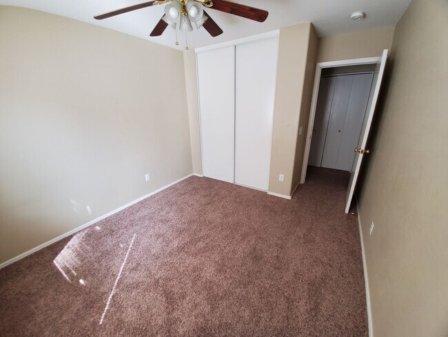 Building Photo - Great 3 Bedroom, Cul-de-Sac, All Appliances!